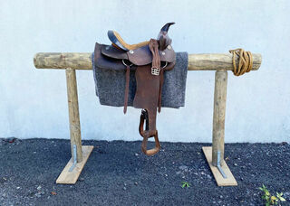 Hitching Post w/ Saddle, Rope and Blanket (H: 1m x W: 1.82m)