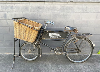 Delivery Bike #2 w/ Delivery Sign (L: 1.8m x H: 1.2m x D: 0.7m)
