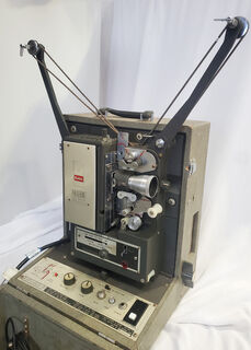 Film Projector Kodak Pageant (H: 40cm W: 32cm W: 30cm)