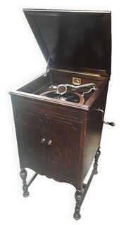 Gramophone Cabinet 20’s Windup Working (H: 0.95m x W: 0.5m x D: 0.5m)