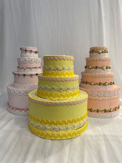 Medium Cake (H: 35cm)