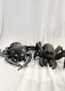 Spider Medium Realistic (L: 28cm x H: 9cm x W: 18cm)
