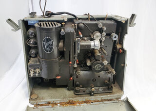 Victor 16mm Film Projector (H: 35cm W: 40cm D: 19cm)