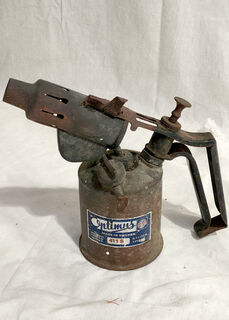 Kerosene Torch/Lantern (H:20cm x W: 23cm x D: 10cm)
