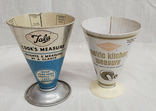 Retro Measuring Cups