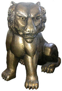 Lion Gold Large (H: 1.5m x W: 1.5m)