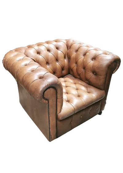 Armchair #6 Chesterfield Light Tan Leather (H: 0.84m x W: 1.04m x D: 1m)