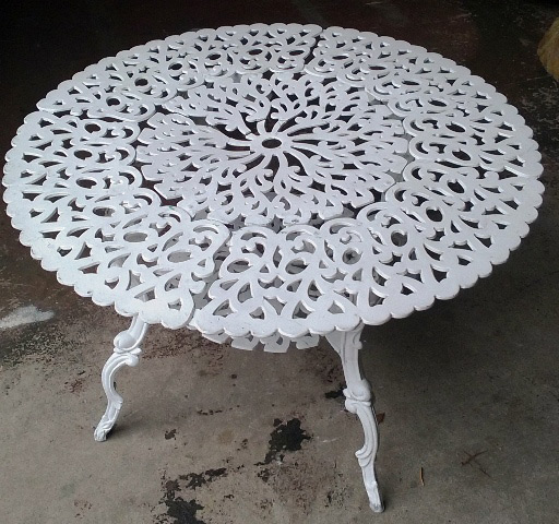 Table White Wrought Iron Outdoor Large (65cm high x 1m diameter)