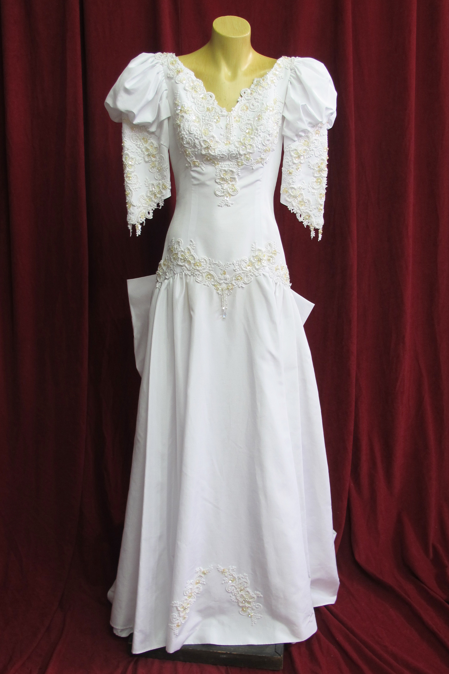 Wedding Dress Mutton chop Sleeves Lg Bow sz. 8.