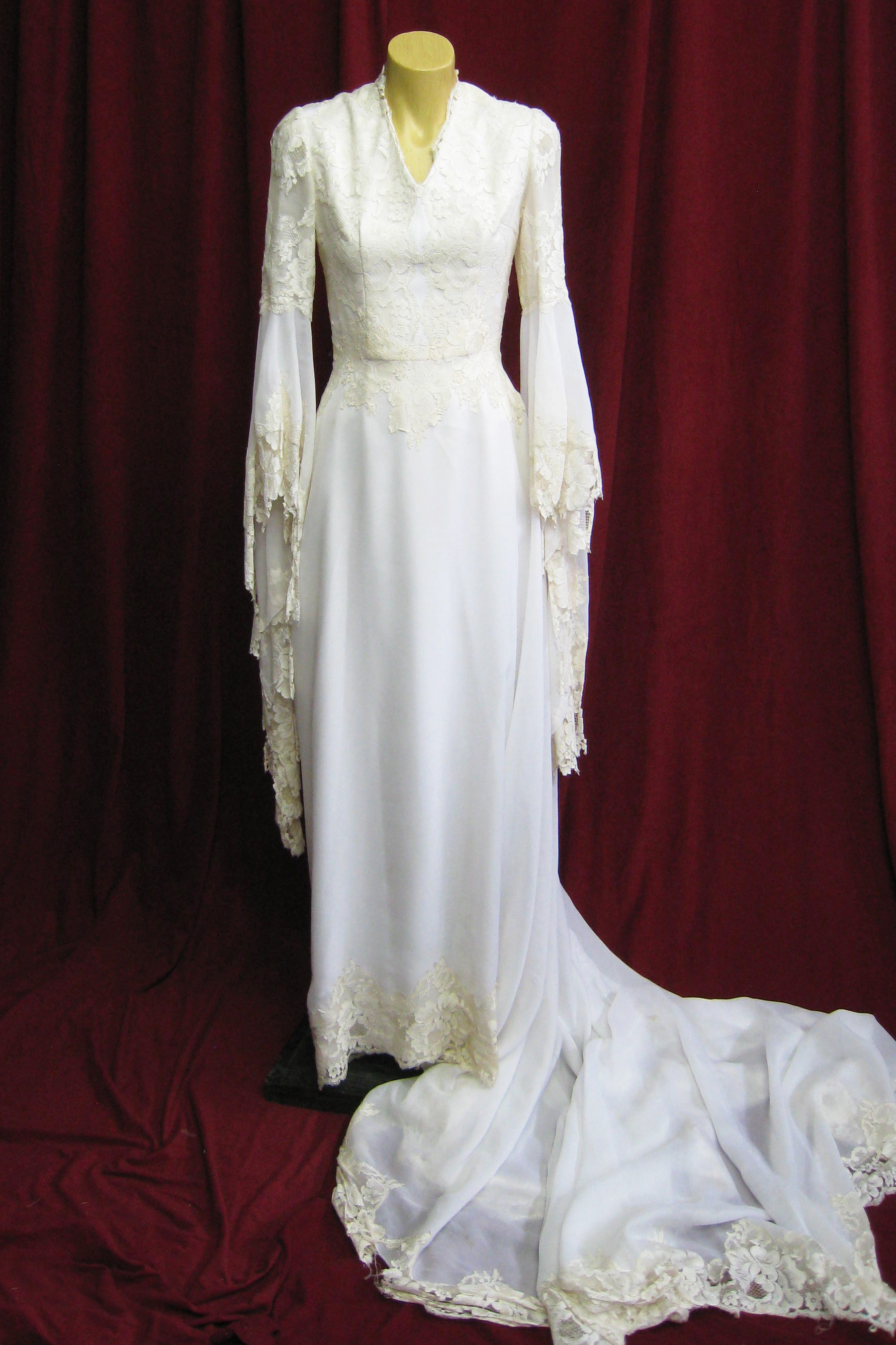 Wedding Dress V Neck Long Bell Sleeves sz.6-8 45320127