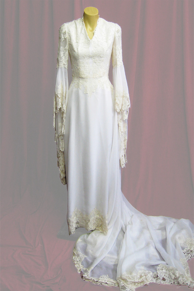 Wedding Dress V Neck Long Bell Sleeves sz.6-8 45320127