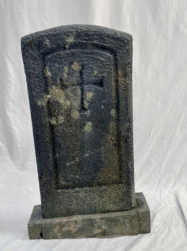 Gravestone Small #30 - Crooked w/ Engraved Cross (W: 0.33m x H: 0.72m)