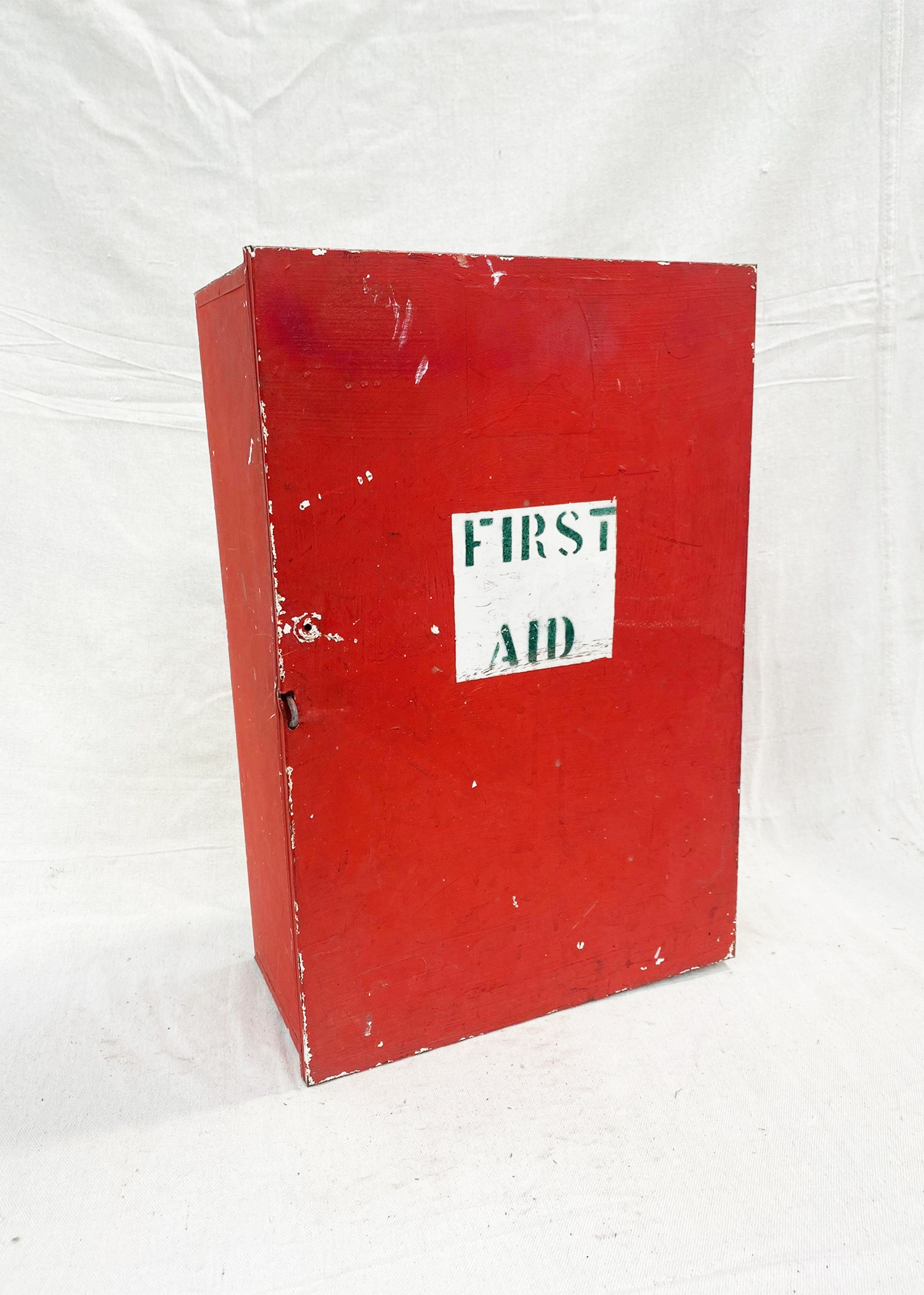 Military Box #19 First Aid Wall Mounted (L: 31cm x W: 16cm x H: 47cm) 