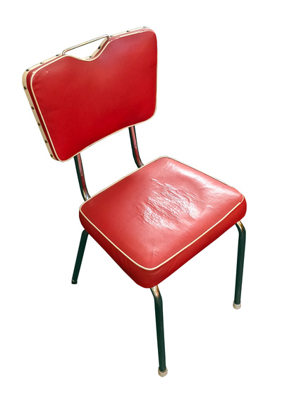 Red Vinyl Retro Chair w/ Chrome (H: 83.5cm x W: 43.5cm x D: 53cm)