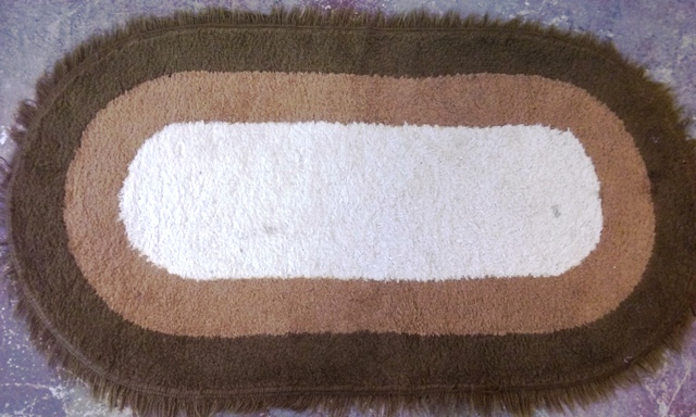 Rug Oval Small Brown/White Design (1.35m x 0.75m)