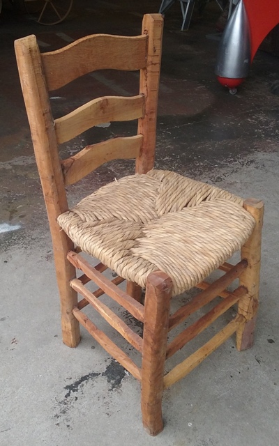 Kitchen chair rustic w rush seat. ( 6 in stock)