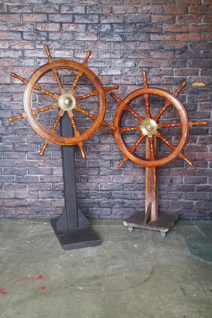 Ships Wheel Medium (H: 130cm x W: 95cm)