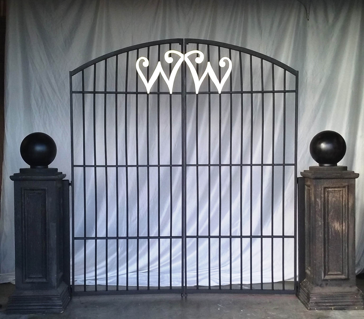 Willy Wonka Gate (2.3m x 1m)