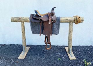 Hitching Post w/ Western Saddle, Rope and Blanket (H: 1m x W: 1.82m)