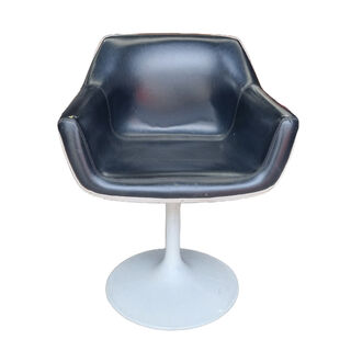 Black & White Vinyl Swivel Tulip Chair 1960’s ( H: 79cm x W: 63cm x Base Dia: 44cm x Seat H: 49cm)
