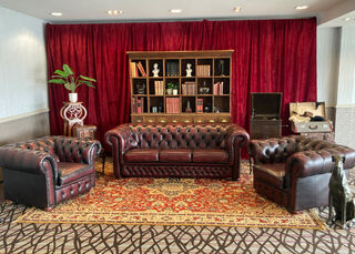 Gentlemen's Lounge 
