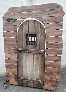 Dungeon / Secret Garden Door (H: 1.97m x L: 1.52m W: 0.73m)