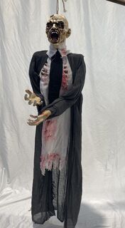 Zombie Skeleton Hanging Large (worms in eyes)