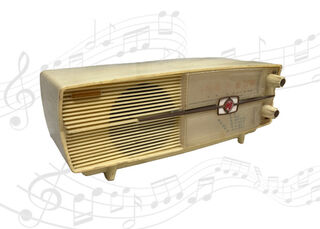 Radio Bakelite Small #E Yellowed PYE (H: 13cm x L: 36cm x W: 15cm)