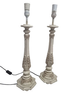 White Ornate Table Lamp w/ Shade #2 (H: 61cm x L: 15cm x W: 15cm)