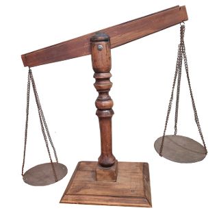 Scales - Wooden (H: 50cm x L: 65cm x W: 23cm)
