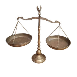 Scales of Justice - Brass w/ Eagle (H: 41cm x L: 50cm x D: 19cm)