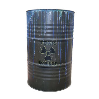 Toxic Waste 44 Gallon Drums w/ Oozing Waste (H: 90cm D: 58cm)