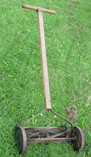 Lawn Mower Vintage Push Mower (H: 0.83m x Overall Length: 1.3m x W: 0.3m x D: 0.34m)